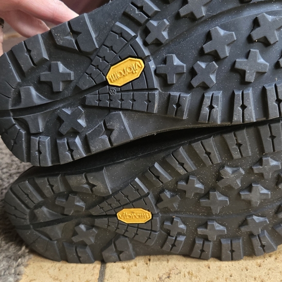 Chaco Women's Black Quilted Boots like new sz7.5 "Vibrum" - Picture 4 of 5